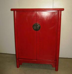 Antike, chinesisch rot lackierte Anrichte. Epoche um 1800